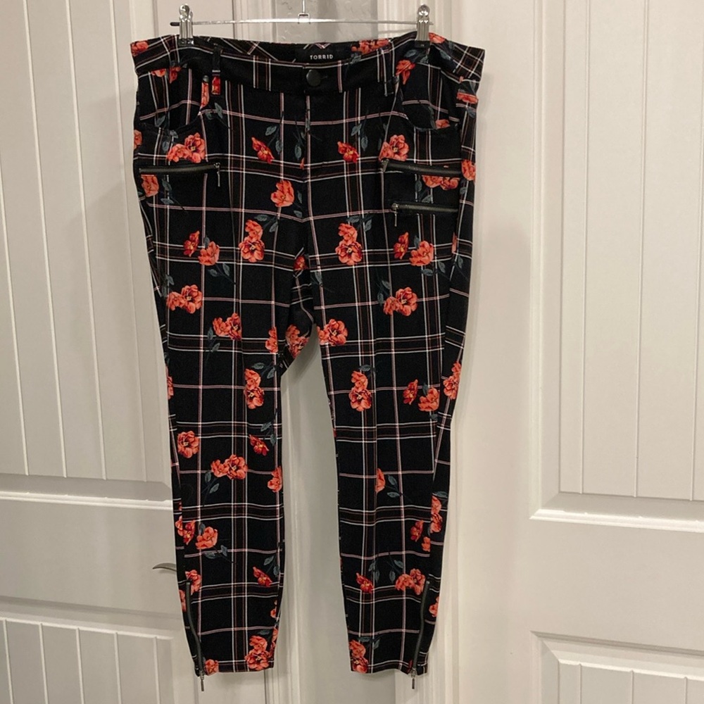 Torrid, Floral Checkered, Black Ankle Length, Fitted Pants, Size 16